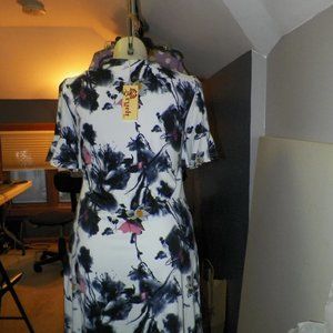 Aryeh White with Blue Flowers, Size Large